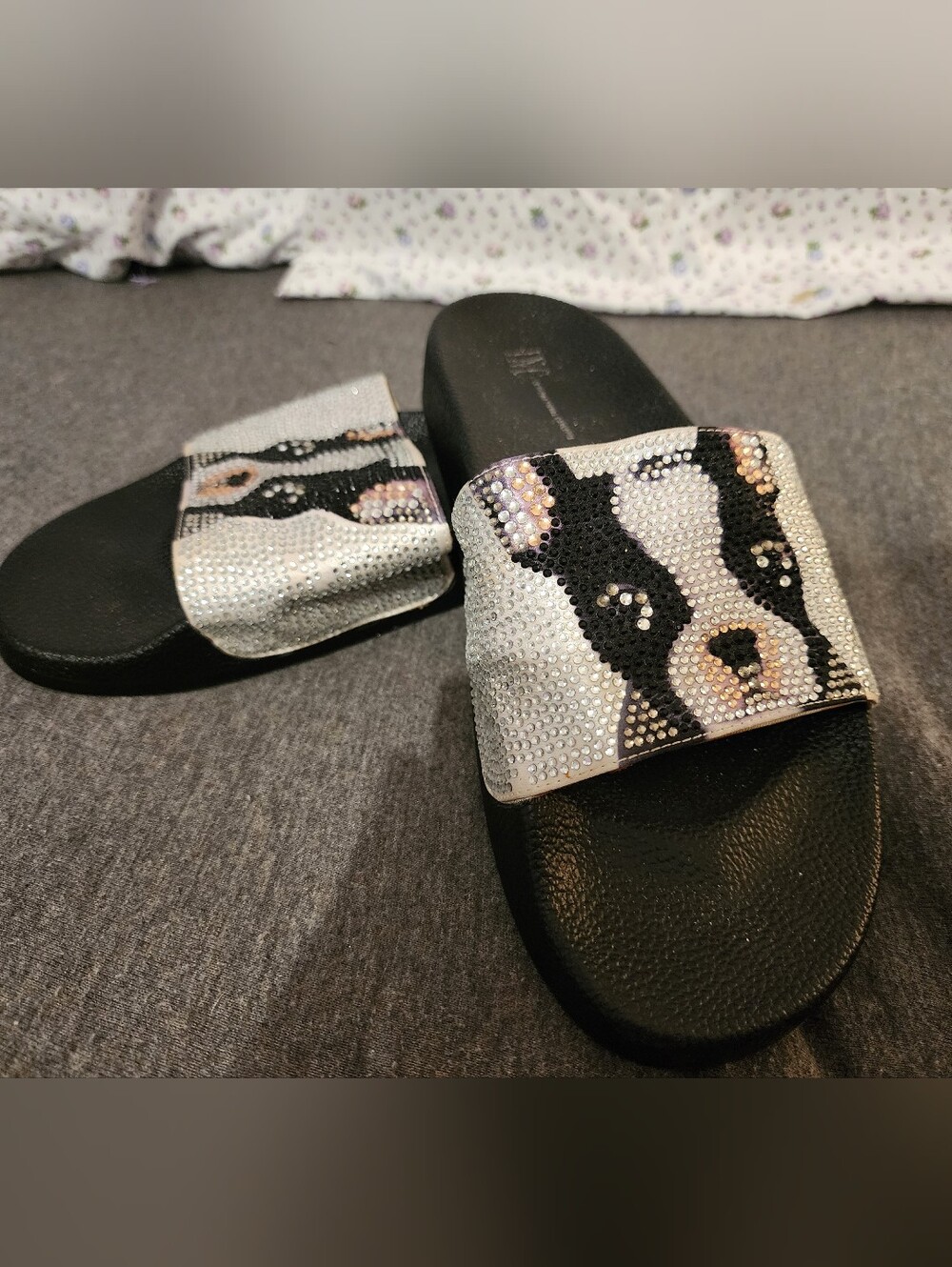 INC Brand Womens Girls Crystal Embellished Slide Sandals Sz 7